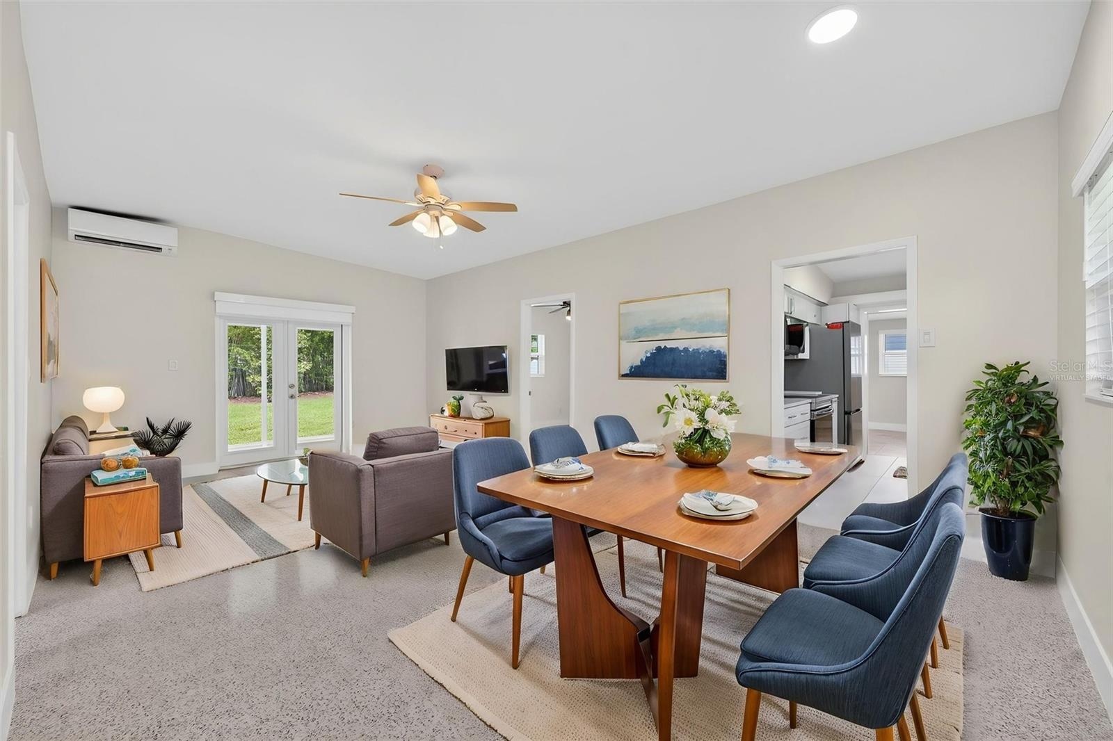 Great Room (virtually staged)