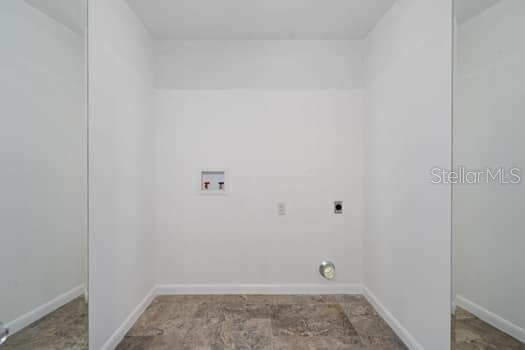 laundry hookups in closet primary bedroom