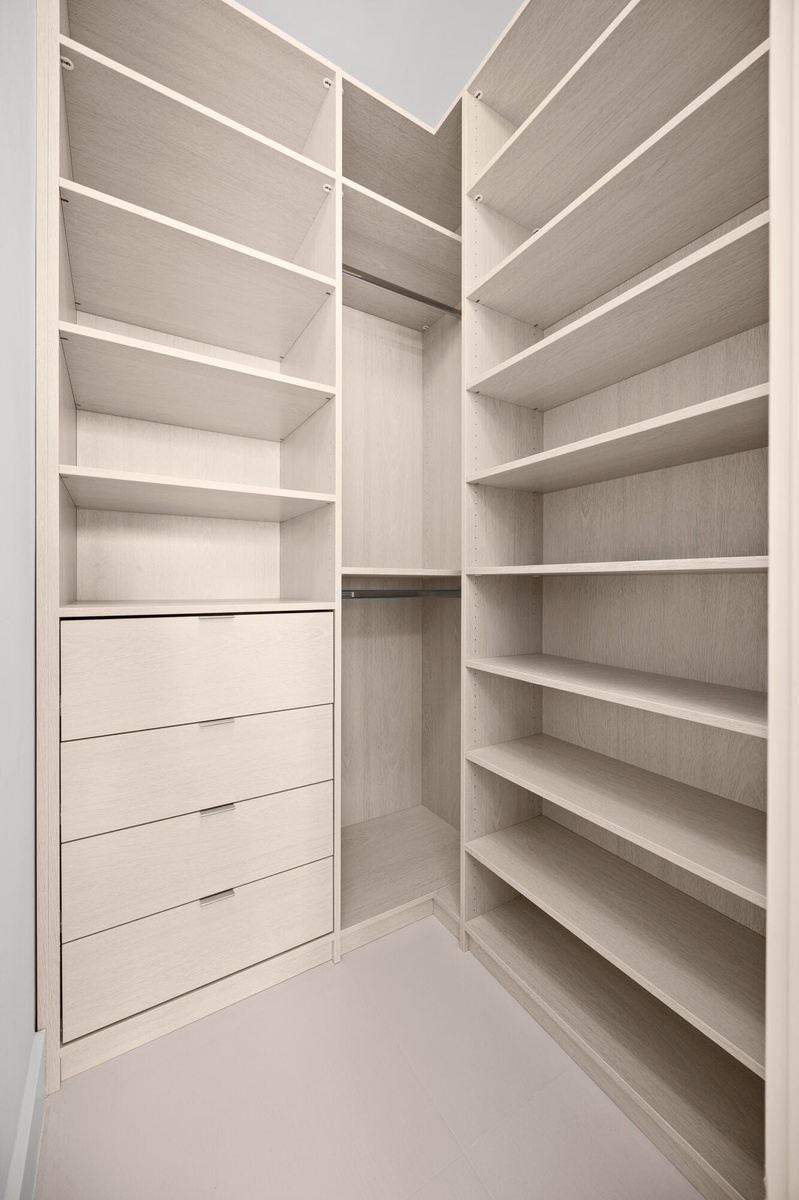 Walk-in Closet