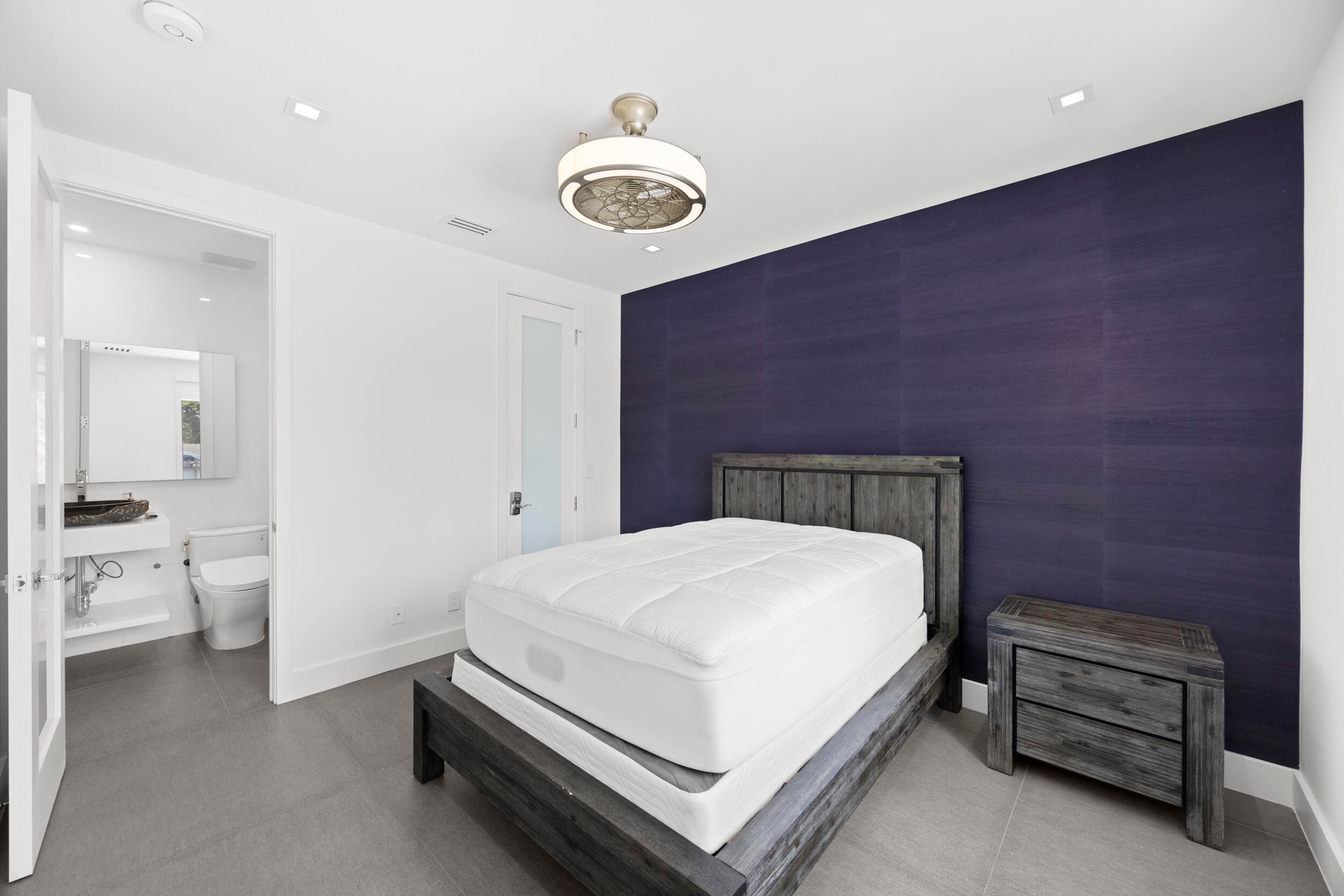 1st Floor Guest Bedroom