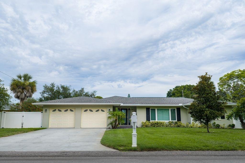 Situated high on a natural Bluff over 40+ feet above sea level, this is a wonderful opportunity!