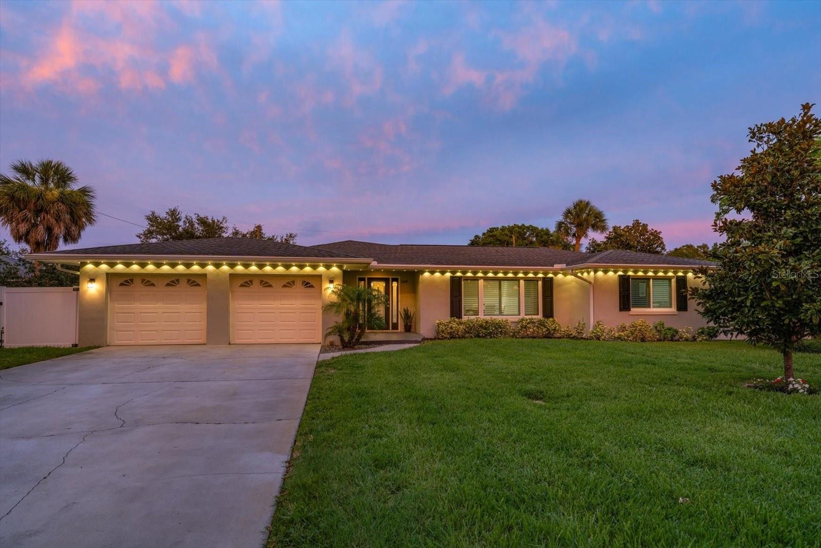 Welcome to a lovely residence-condition-location-value align perfectly! Situated high on a bluff yet just 5 minutes to pristine beaches and the intrac