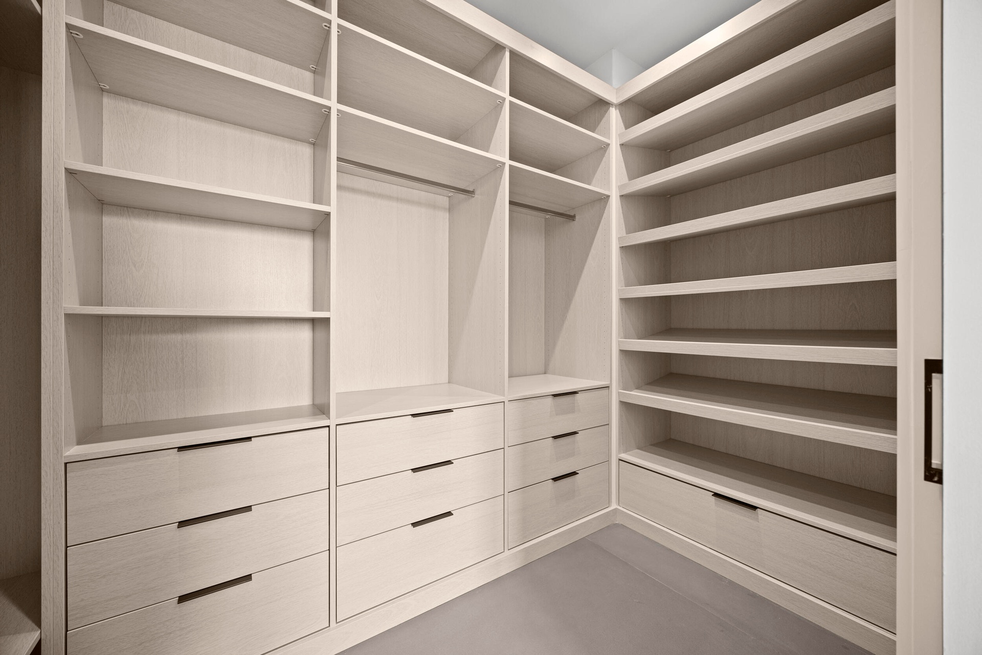 Walk-in Closet