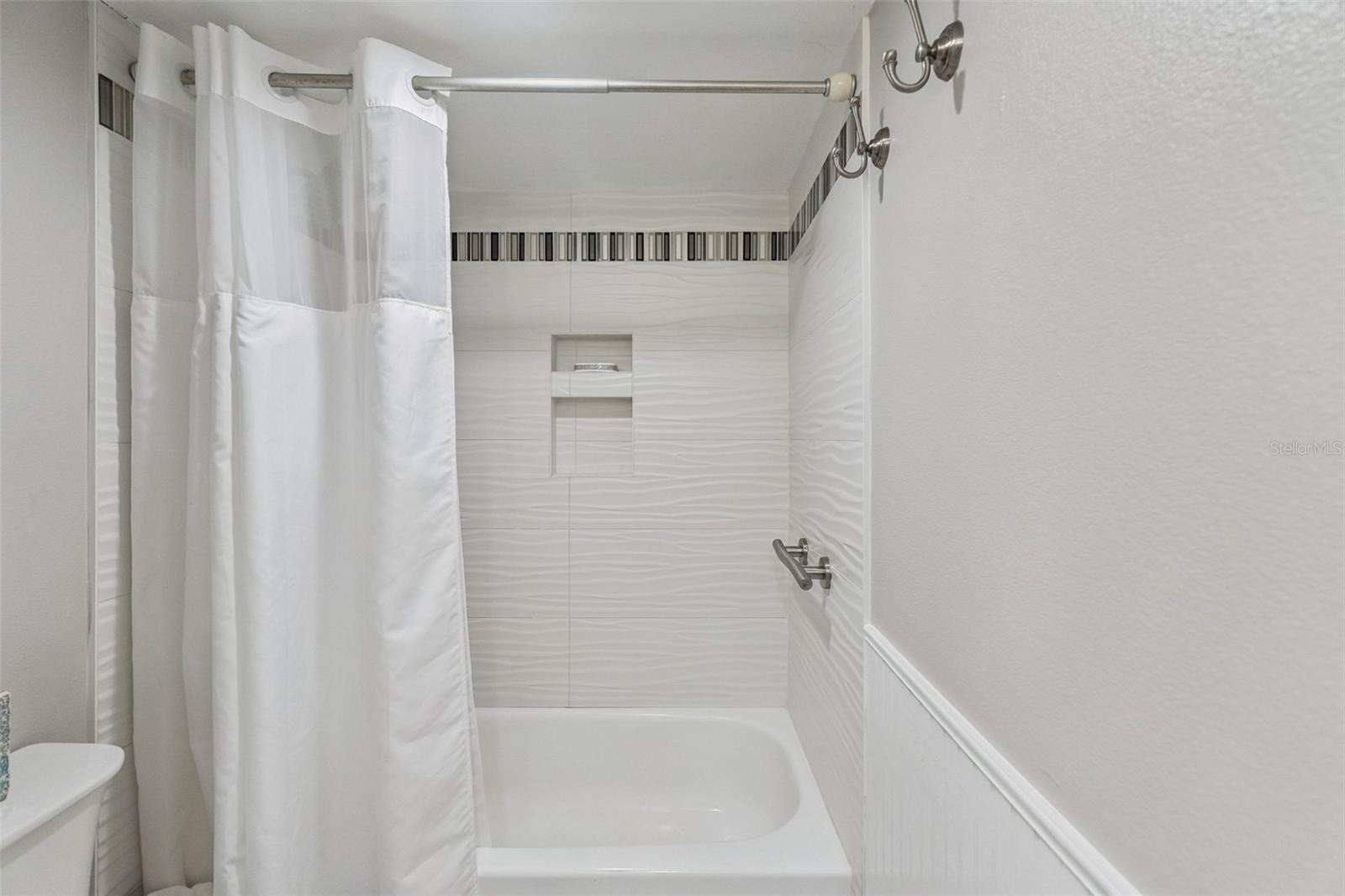 Bathroom 2 with tub