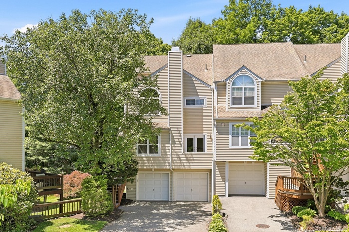 Welcome to The Hamlet and this end-unit townhouse