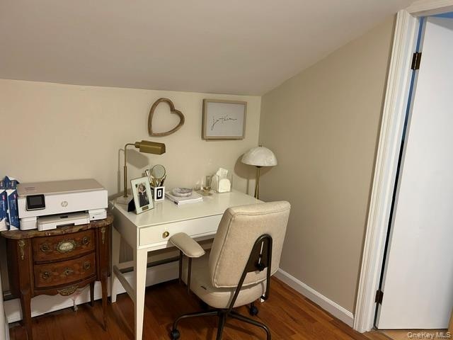 As you go up the stairs to the 4tha nd 5th bedroom you can create a space to work from home