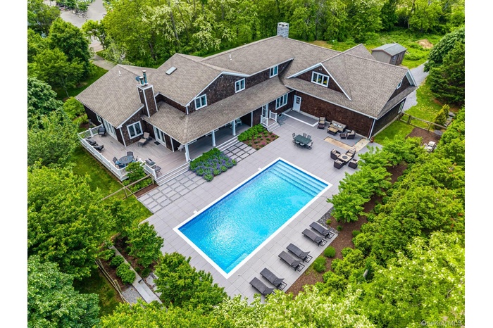 12950 Oregon Road, Cutchogue