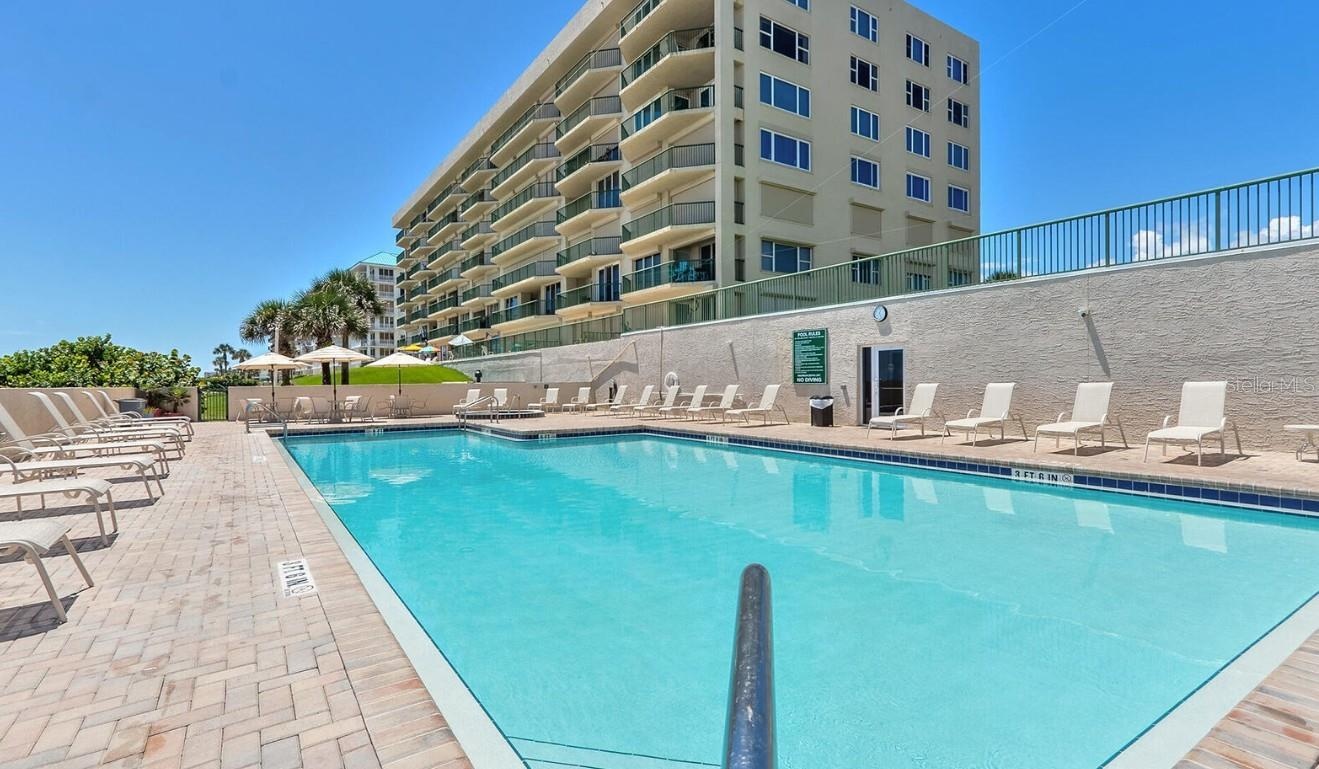 Pool & hot tub