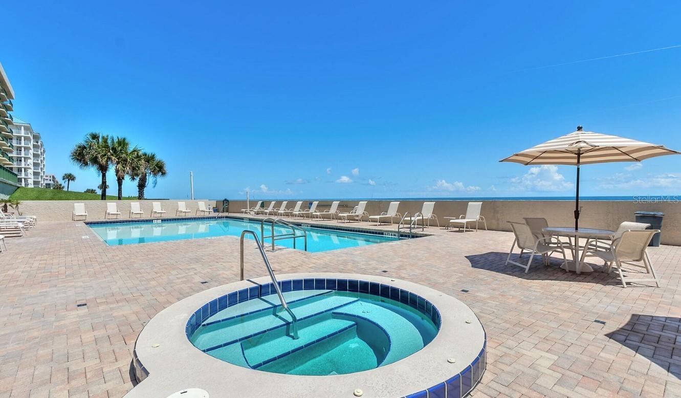 Pool & hot tub