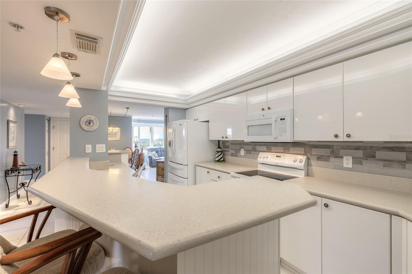 Kitchen w/ tray ceiling