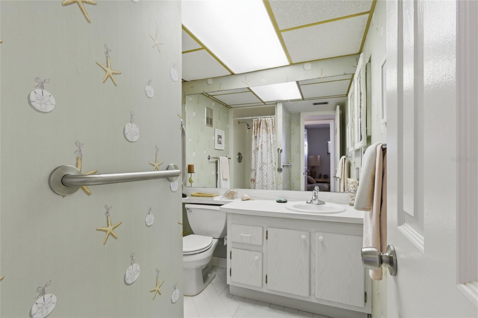 Guest bath with shower