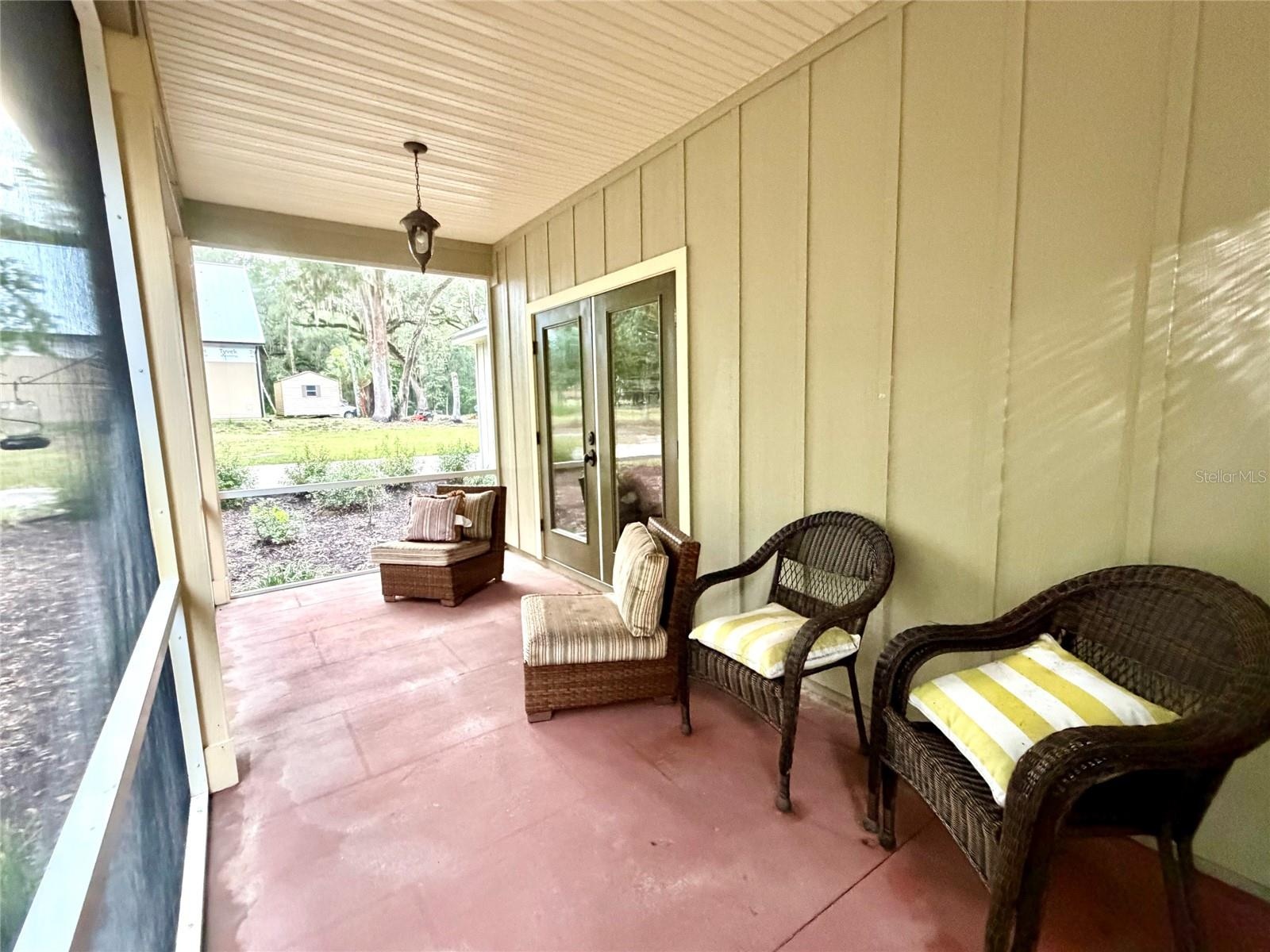 Side screened front porch