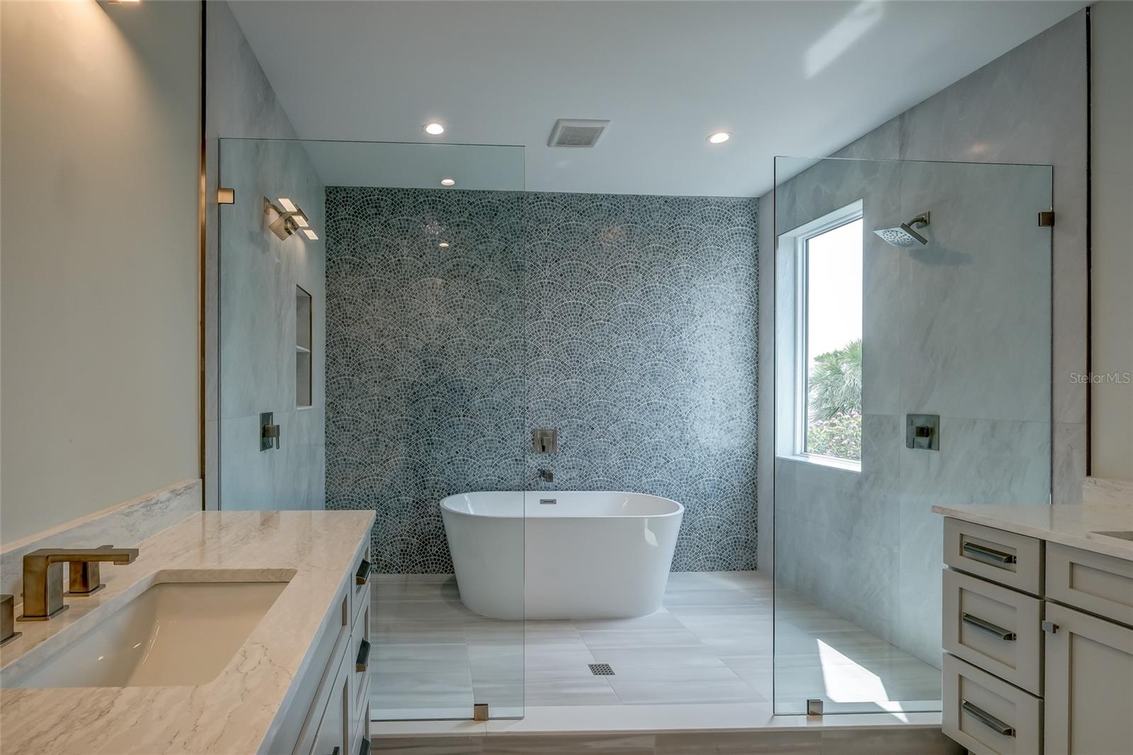 master bathroom soaking tub