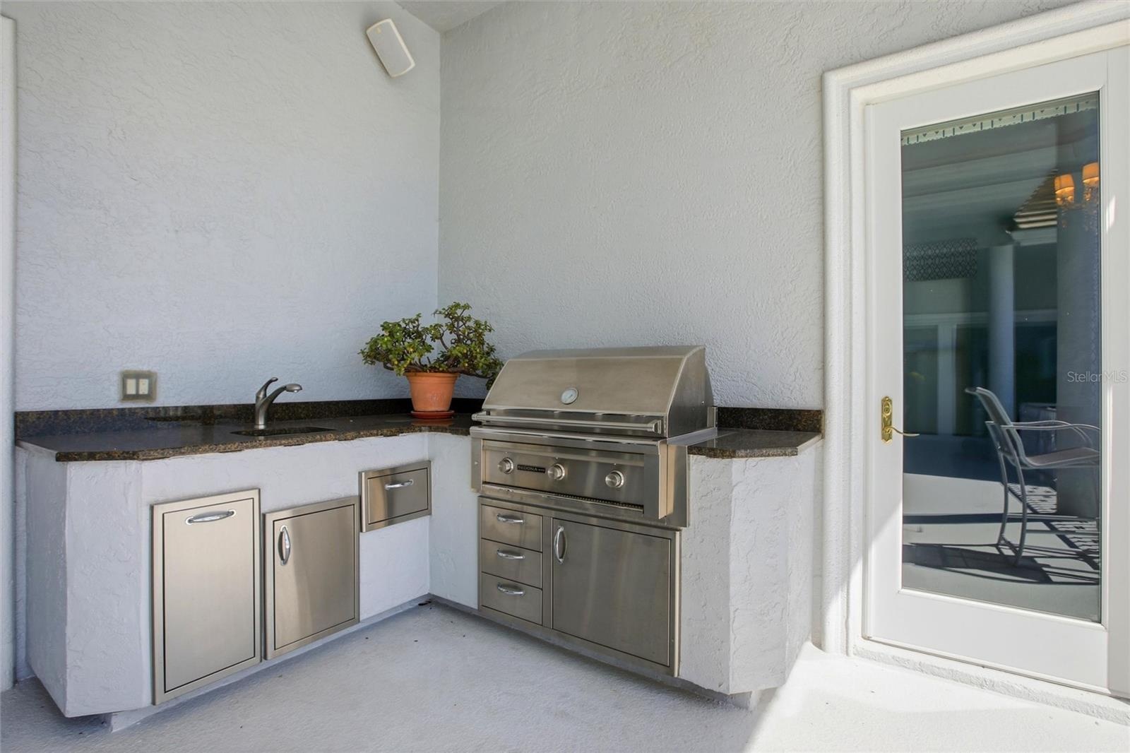 2nd floor outdoor kitchen