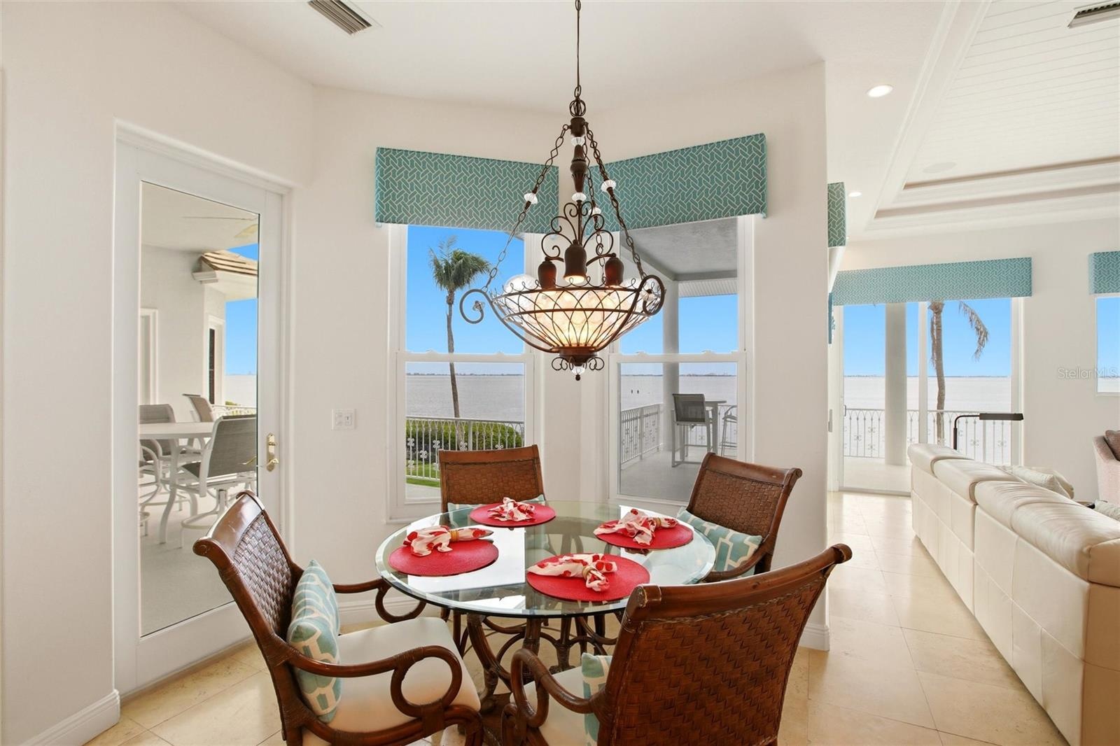 2nd floor breakfast nook