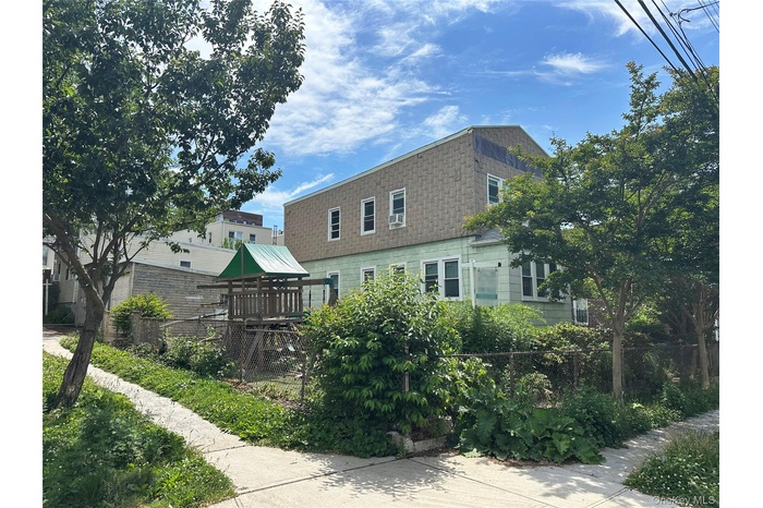 Corner view of front.