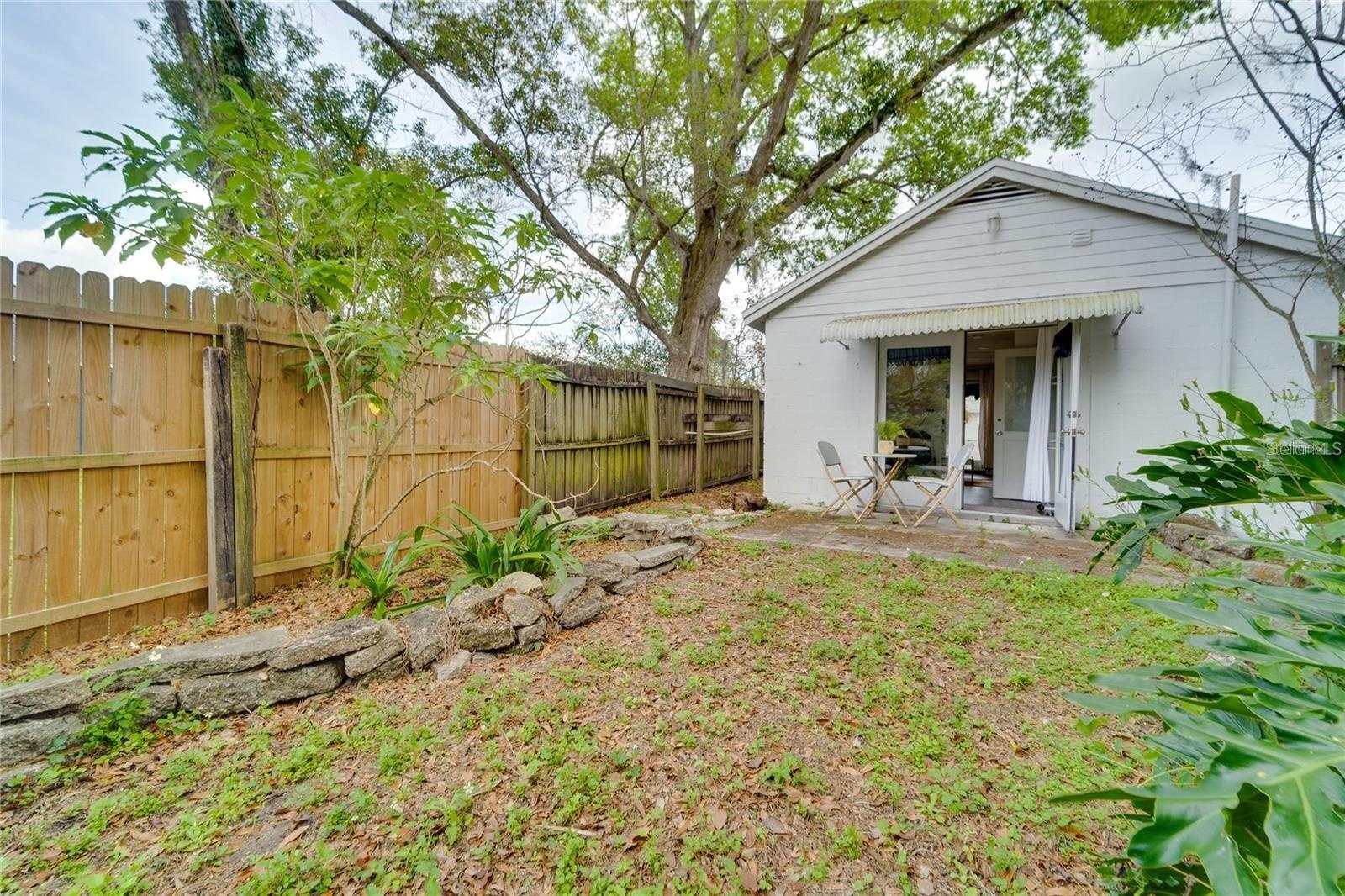 Guest House Private Backyard