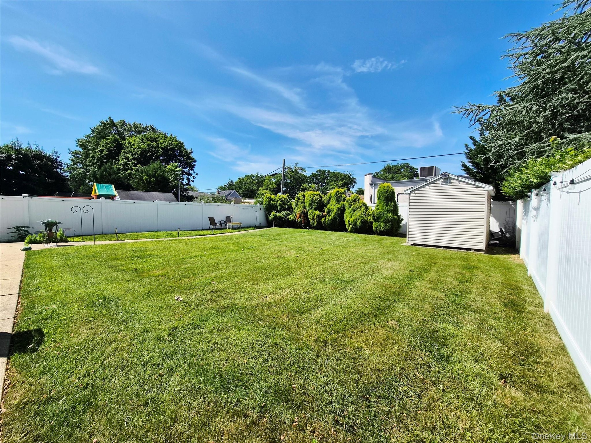 Spacious Back Yard