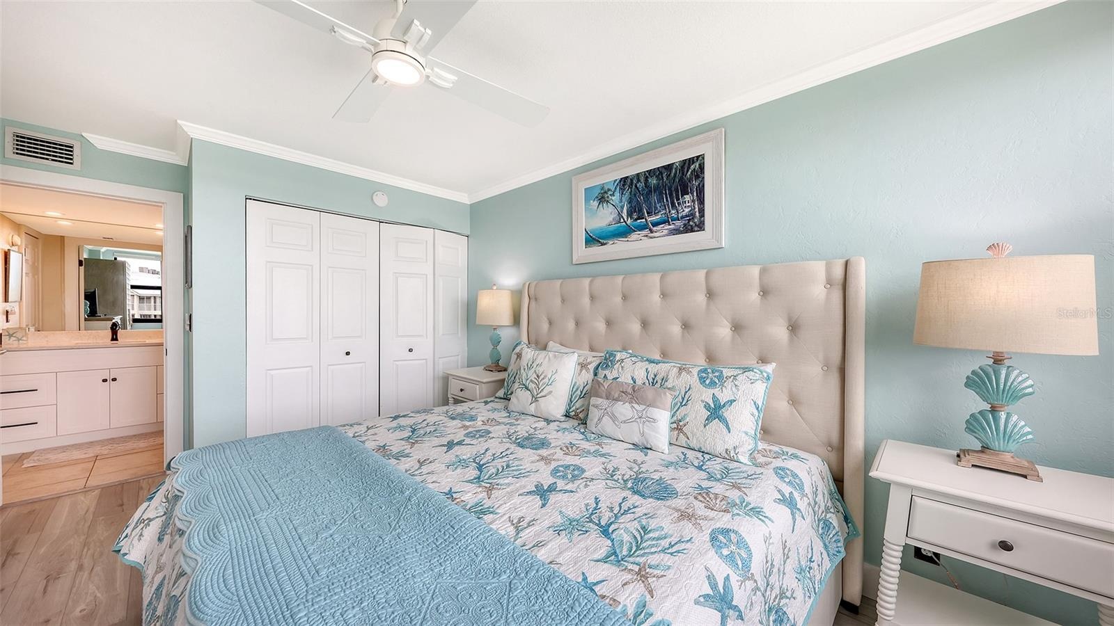 Guest Room/King Bed