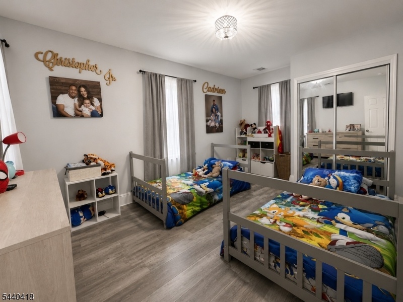 2nd bedroom