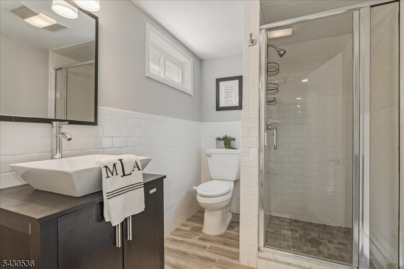 Lower level full bath