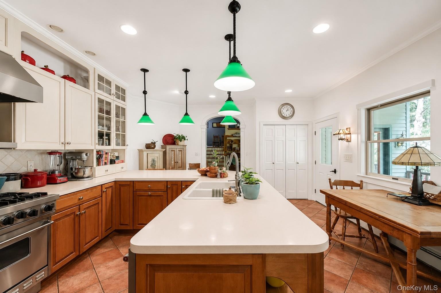 Kitchen painted white-virtually retouched