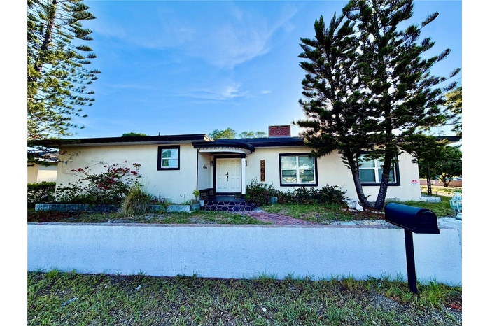 Front Elevation & Mailbox