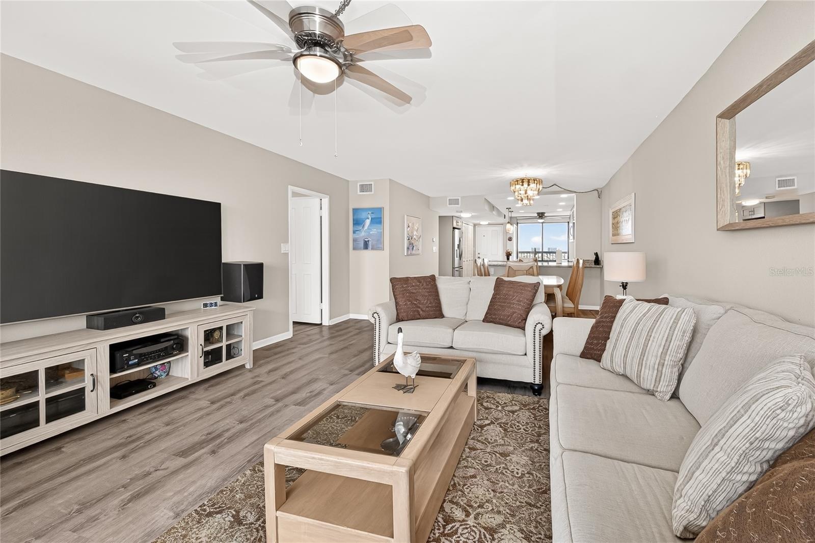 Move in ready home - furnishings can stay