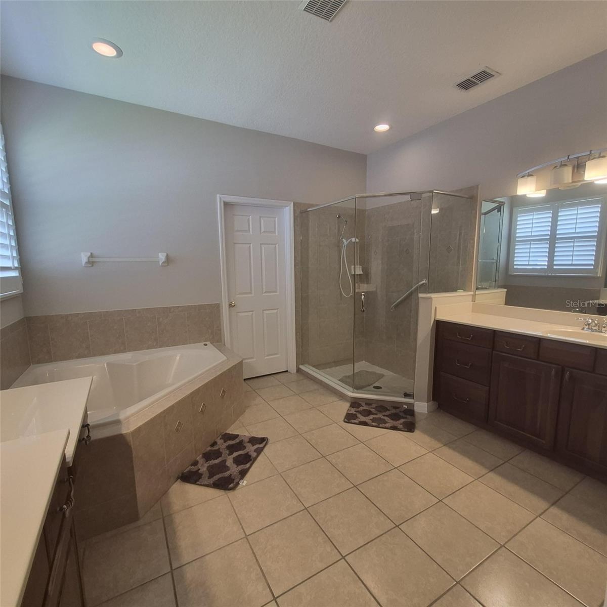 mMster bathroom