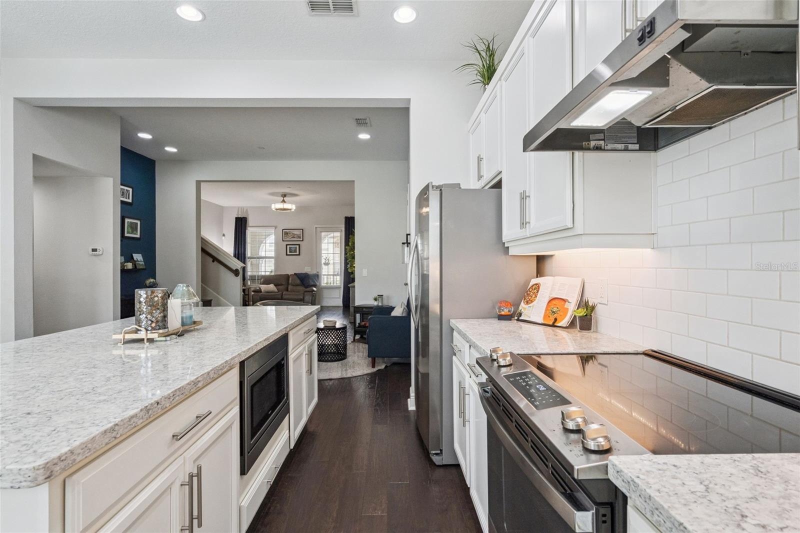 Kitchen with large island