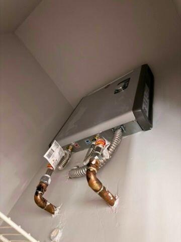 TANKLESS WATER HEATEREnjoy virtually endless hot water with the home's high-efficiency tankless water heating system, designed for comfort and energy
