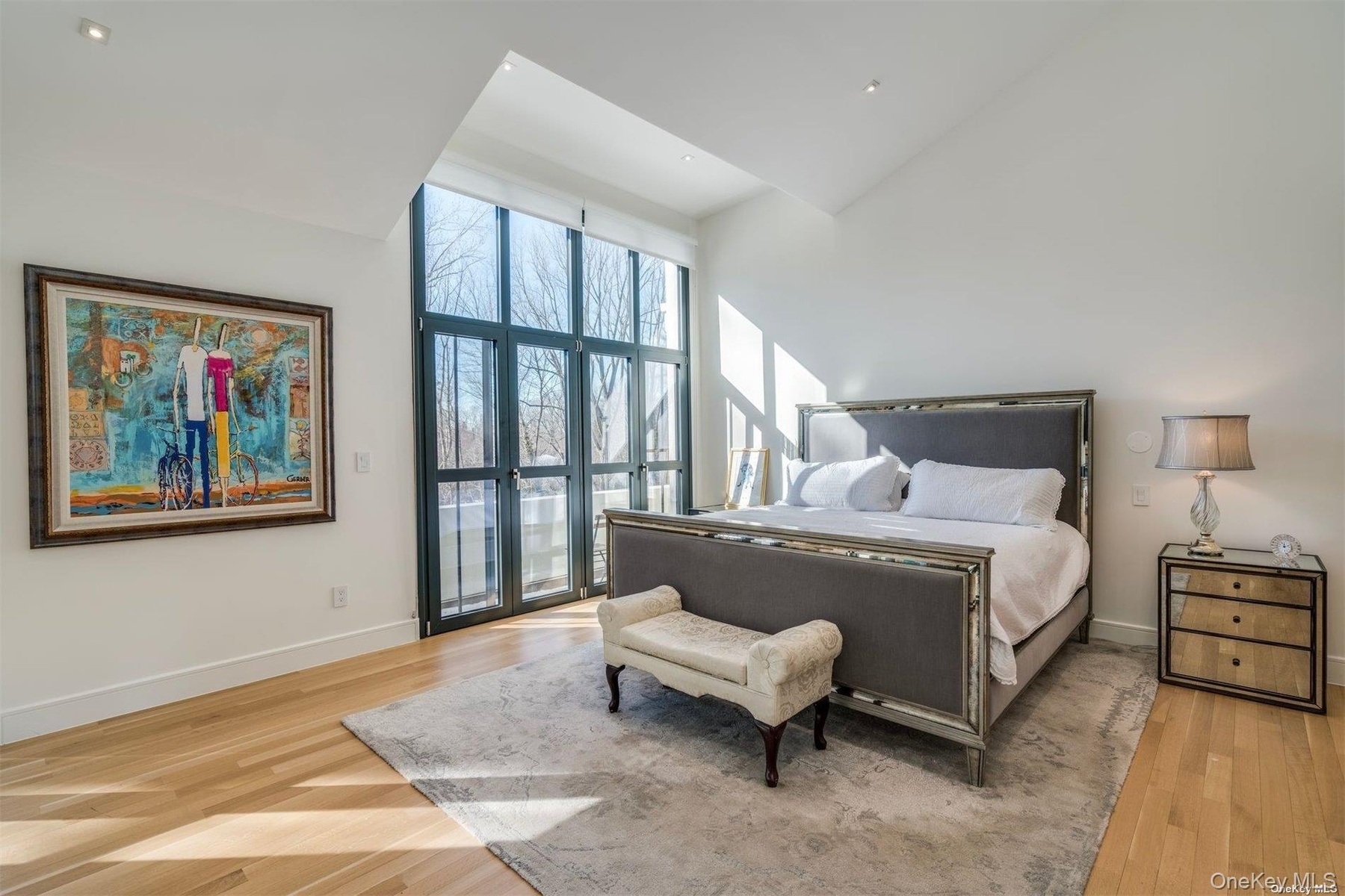 Master Suite w/ Vaulted Ceiling