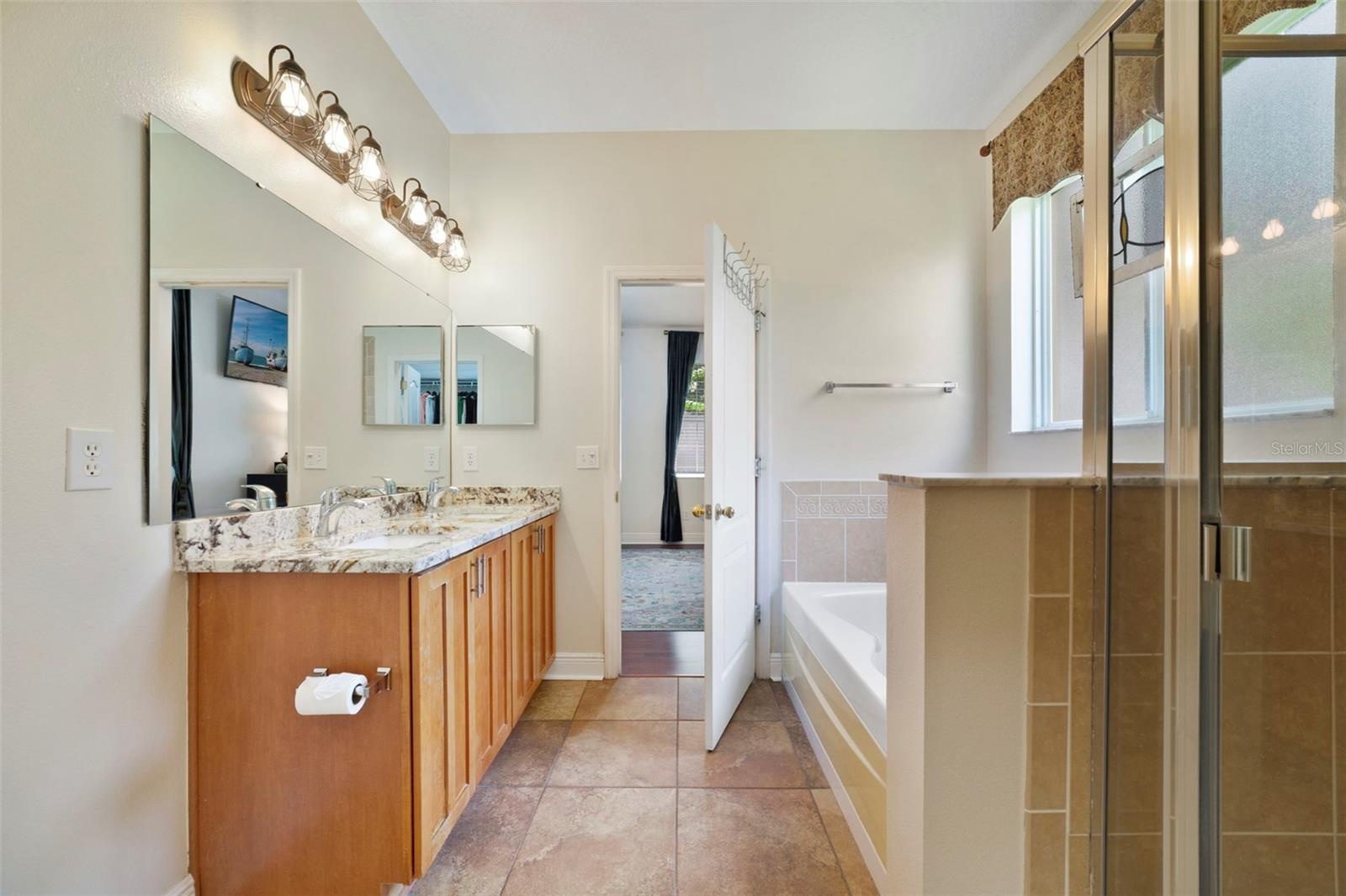 Primary en-suite bath.