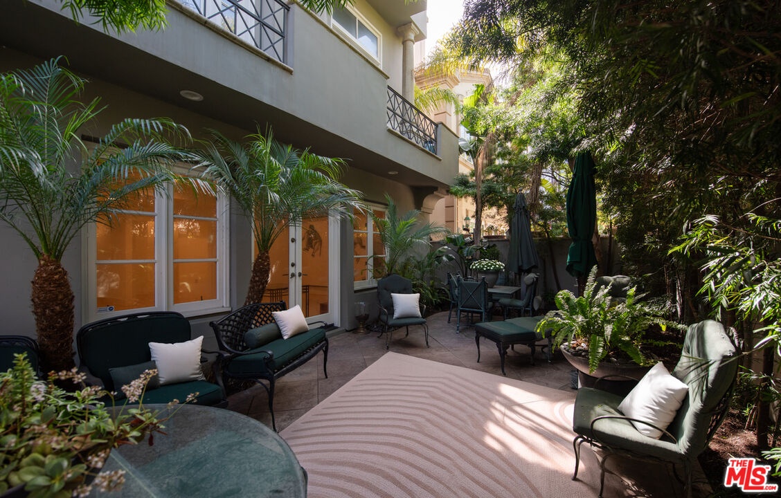 Front Yard Patio - Virtually S