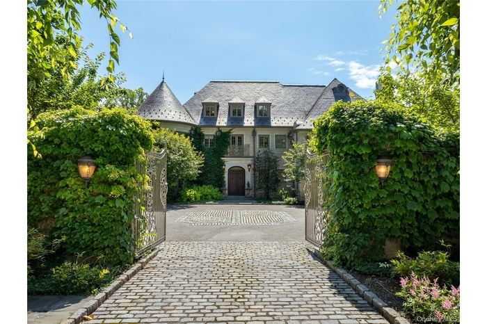 17 Cowdray Park Drive