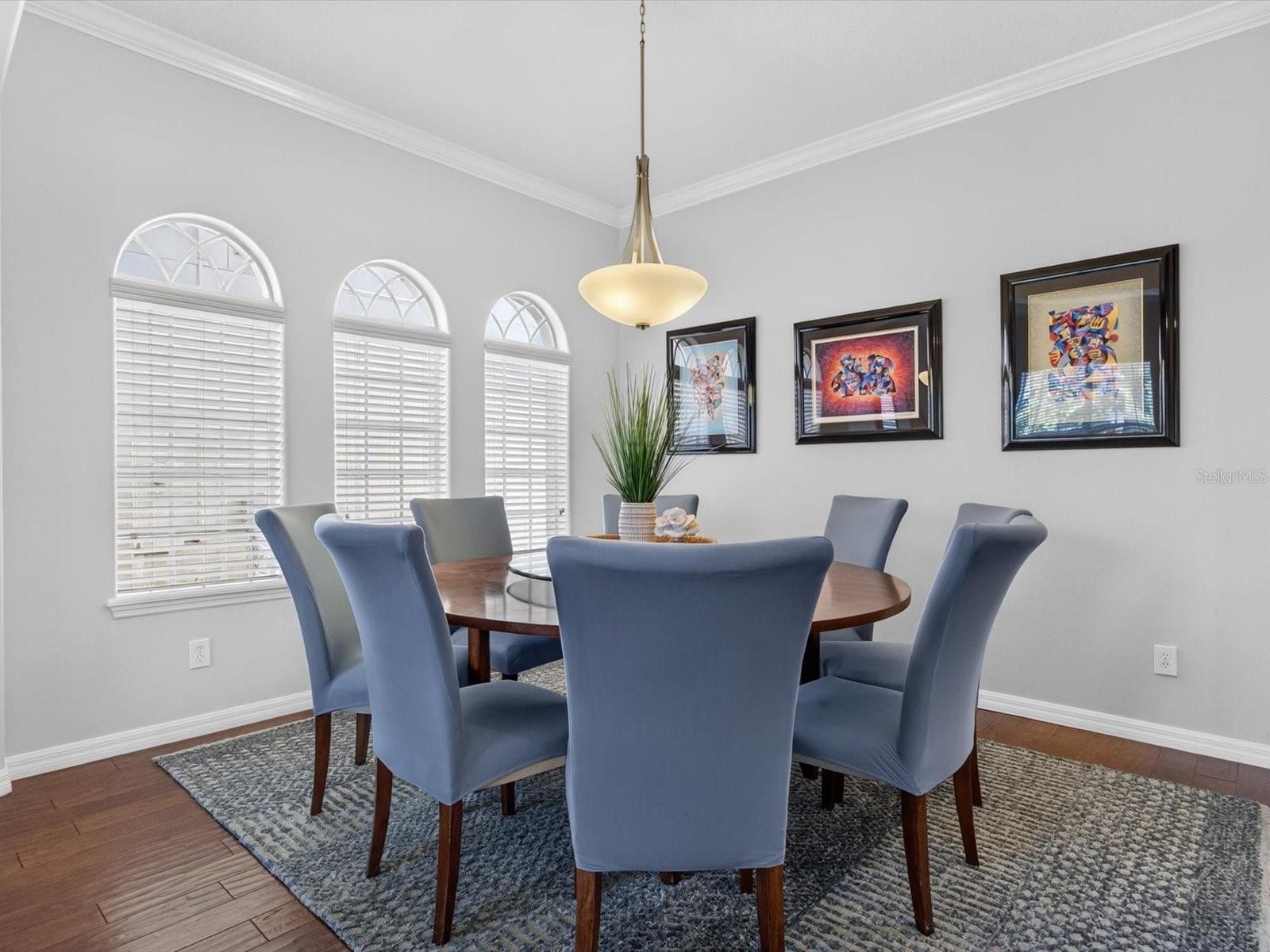 Separate formal dining room