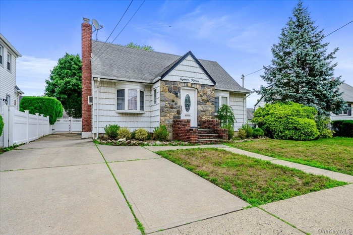 Welcome to 1815 Meadowbrook Road, North Merrick, NY 11566