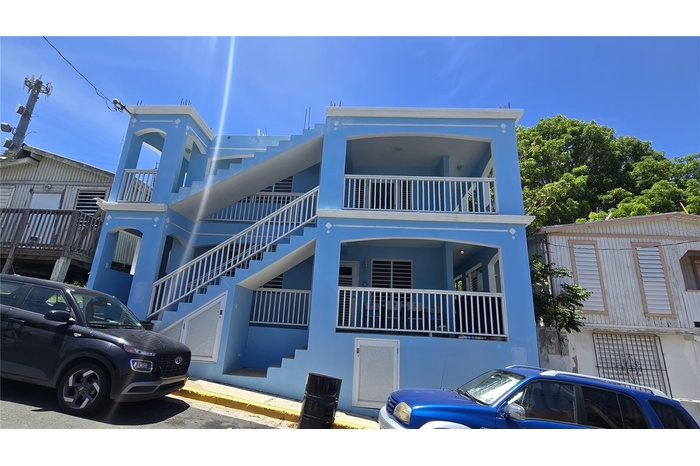 Downtown Blue, House