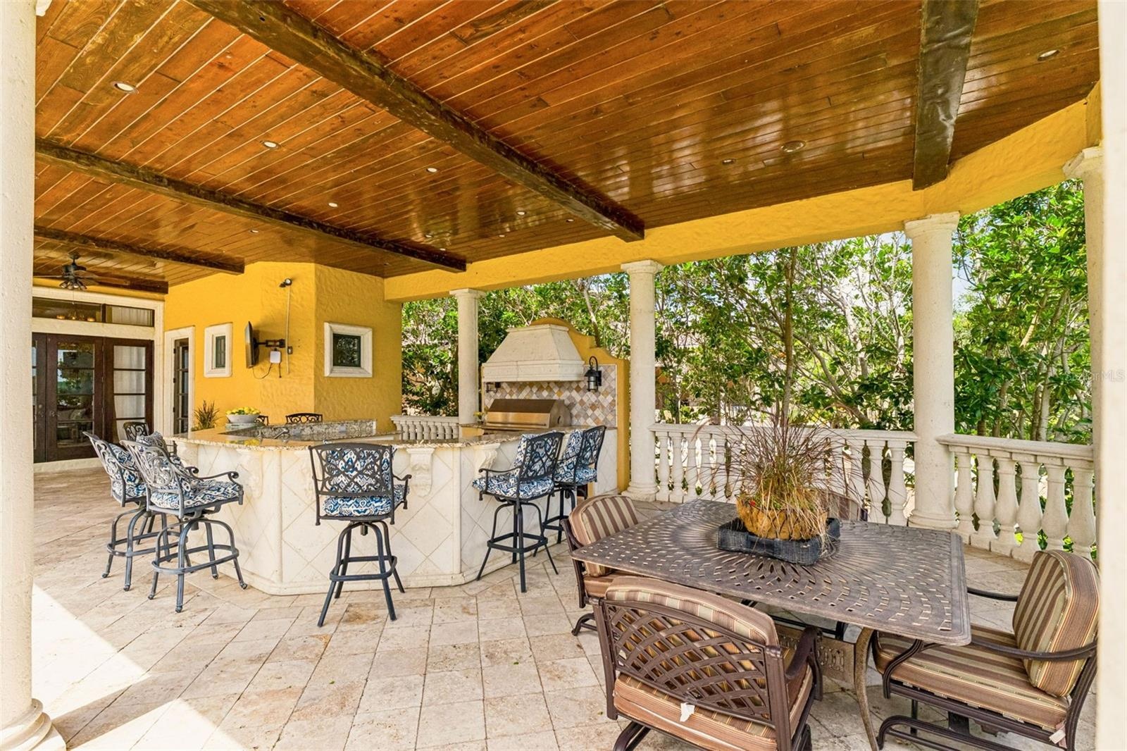 Outdoor Kitchen perfect for gatherings!