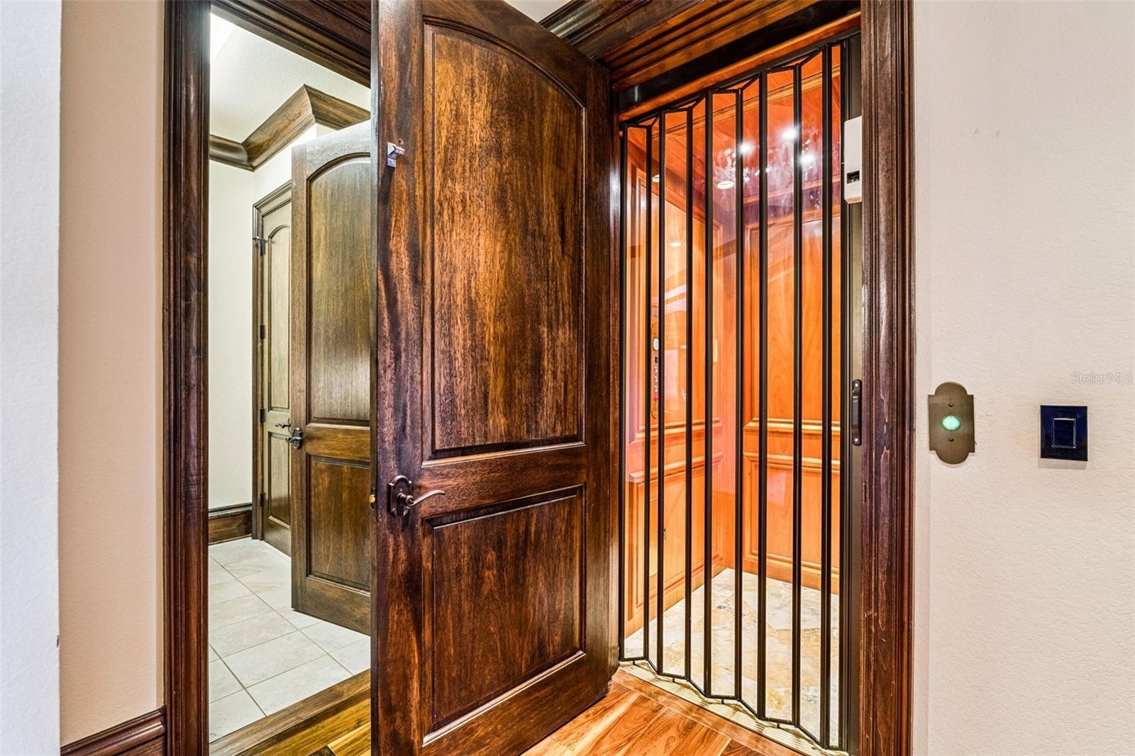 Elevator for easy access