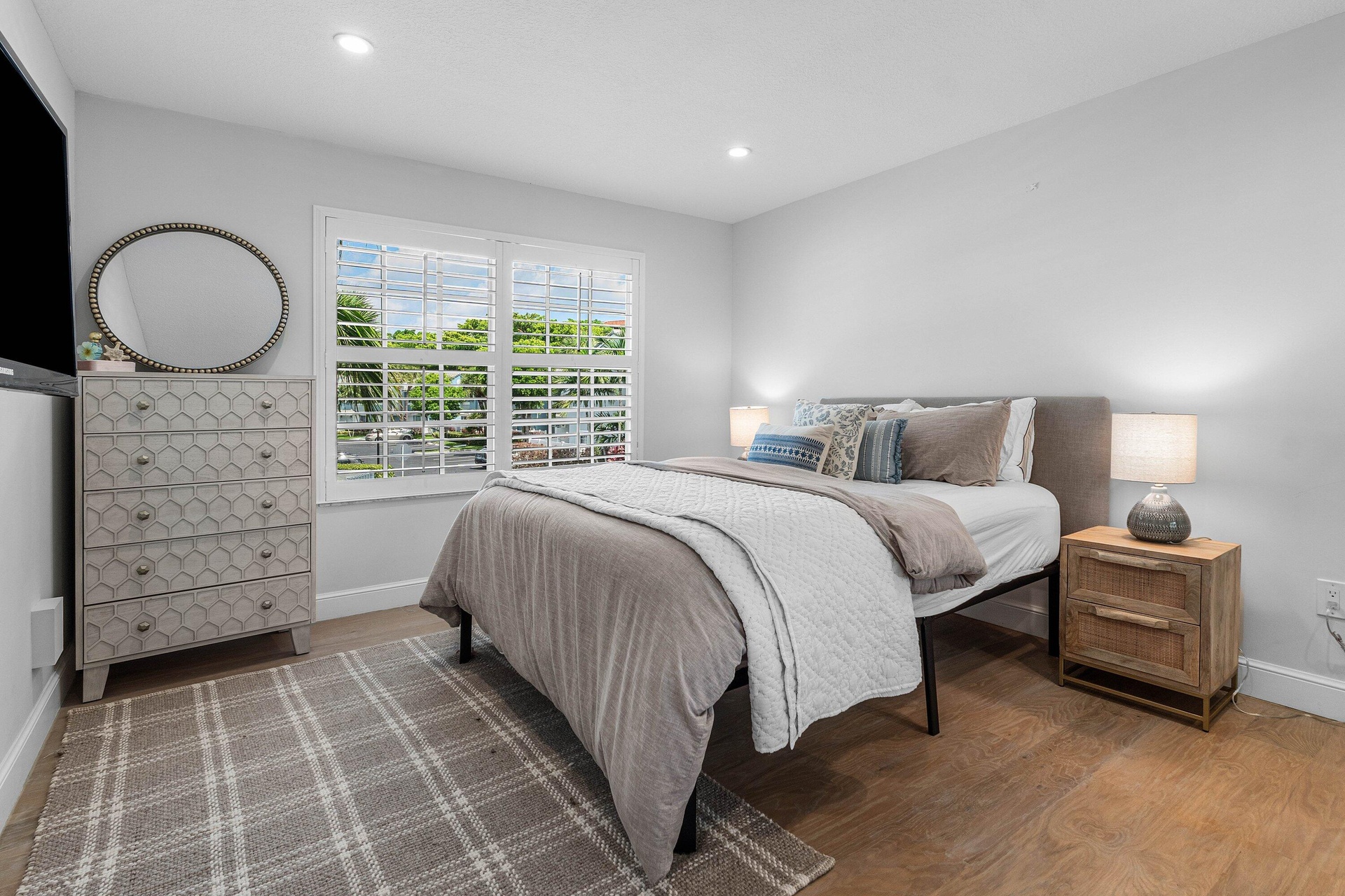 2nd bedroom