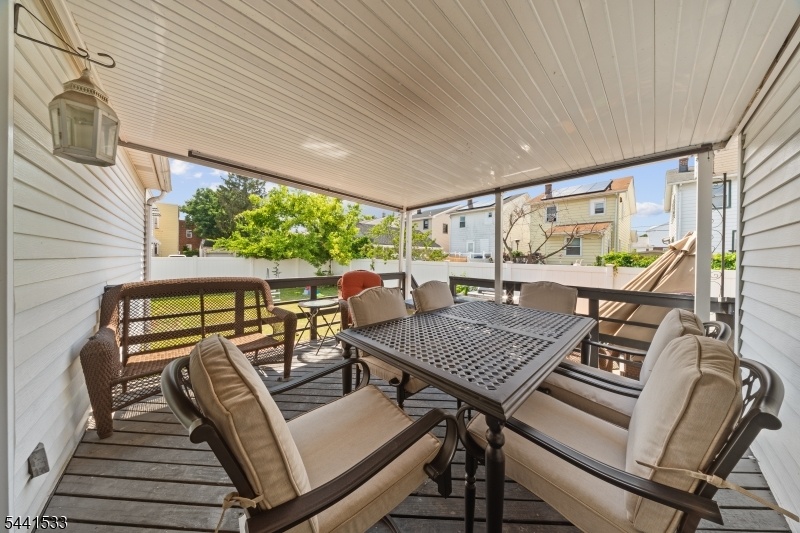 Closed Rear Deck