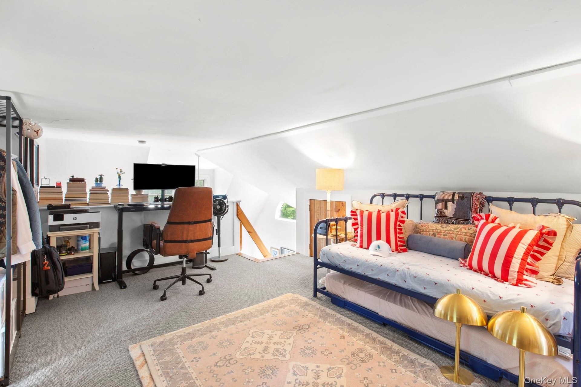 Guest Cottage B Loft/Office