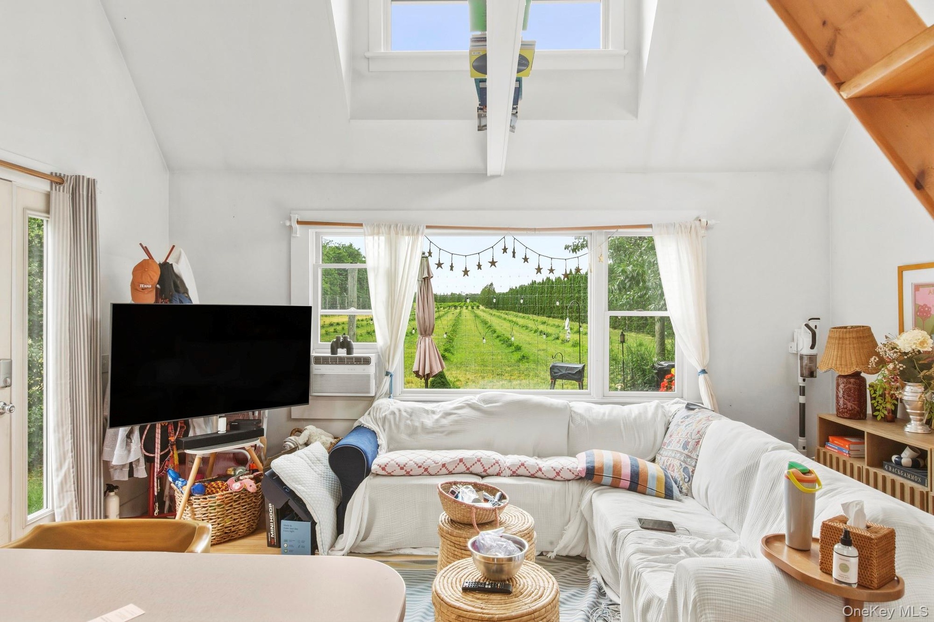 Guest Cottage B Living Rm