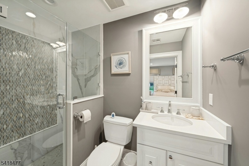 Bathroom in the BR2