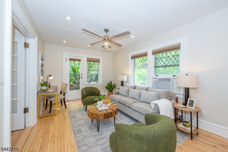 sitting room off primary