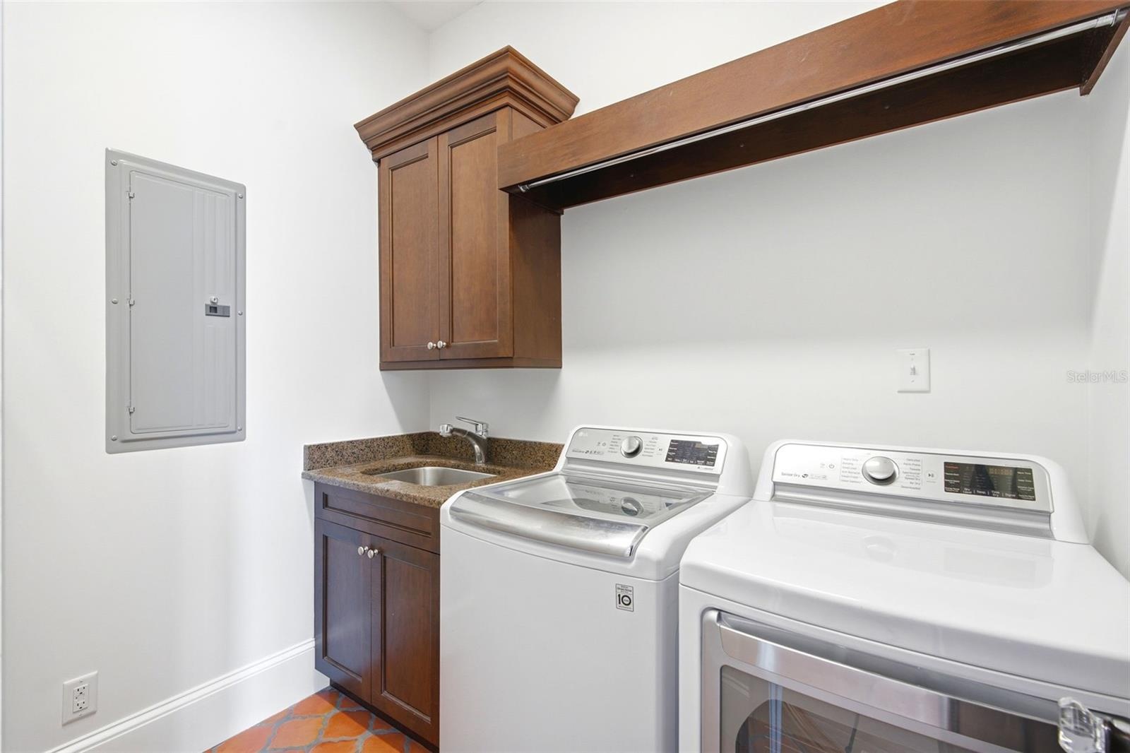 2nd flr laundry rm