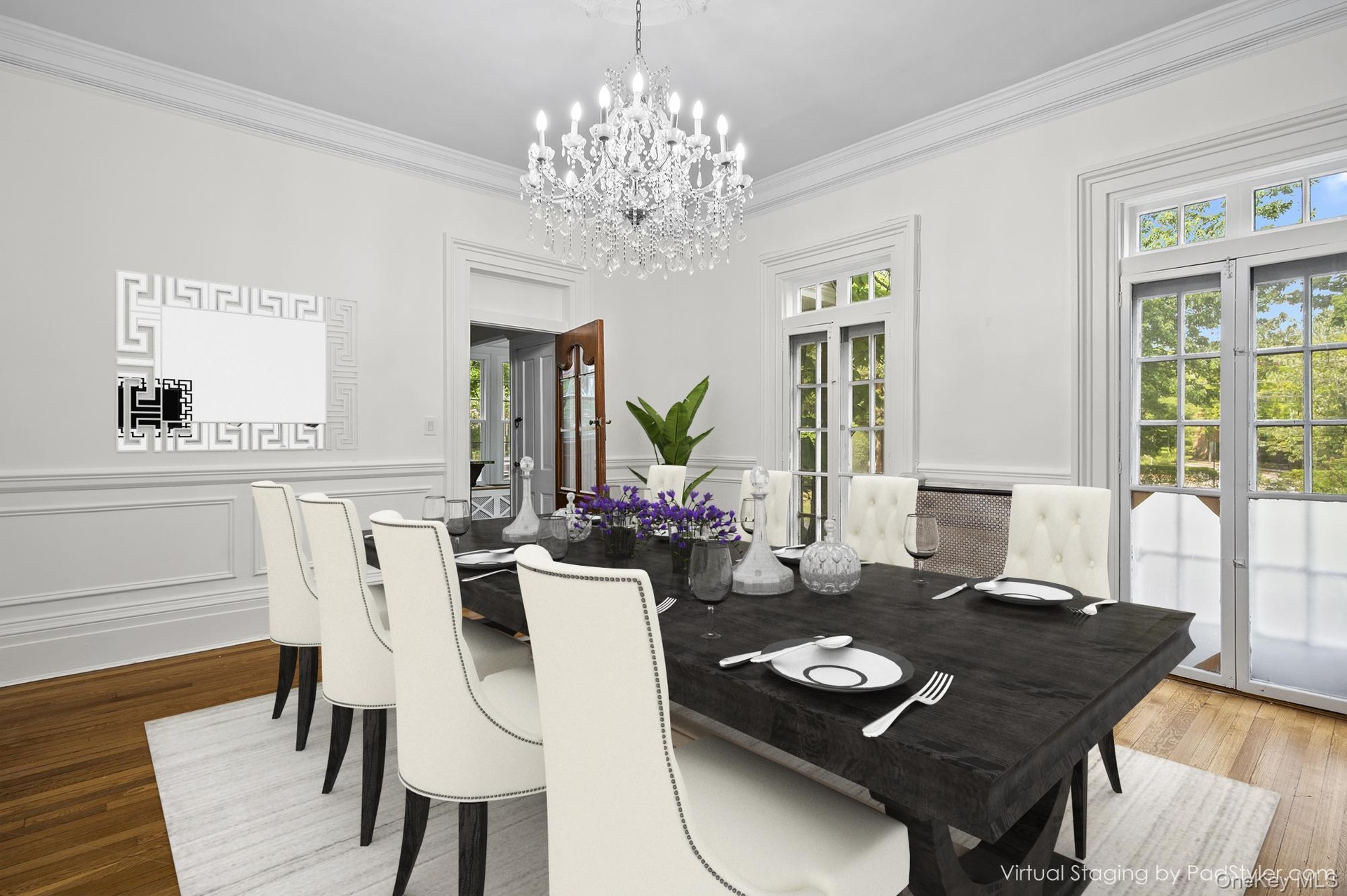 Dining room with space for all kinds of celebrations
