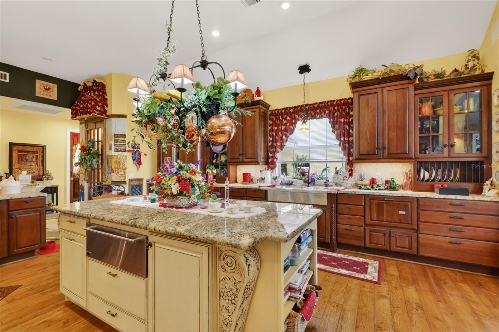 Kitchen Main Level