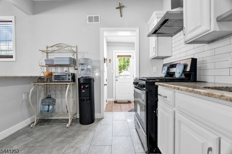 Kitchen 6